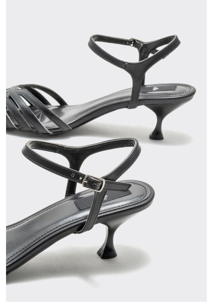 Siyah Kadın Topuklu Ayakkabı fırsatları