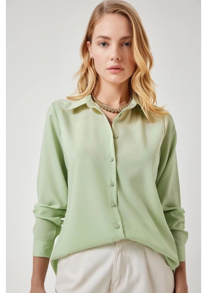 Kadın Çağla Yeşil Yumuşak Dokulu Basic Gömlek HZL24W-BD1202091