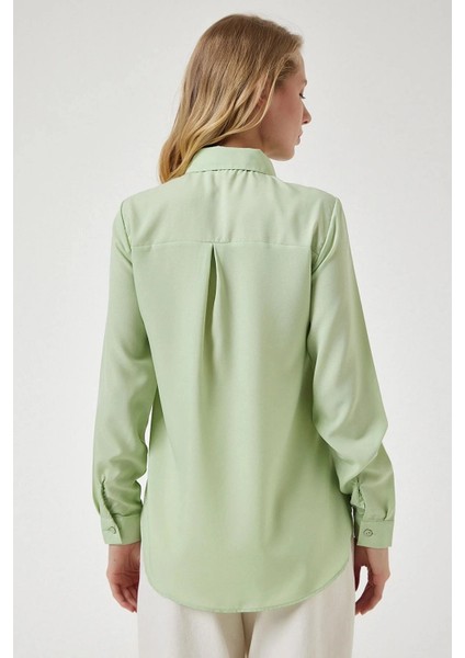 Kadın Çağla Yeşil Yumuşak Dokulu Basic Gömlek HZL24W-BD1202091 indirimleri