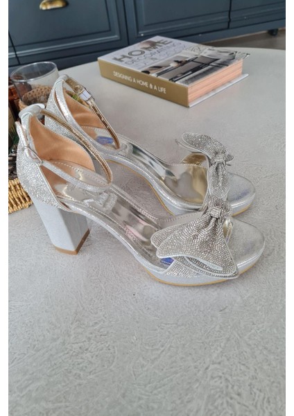 135 66109 Topukla Kadın Kalın Topuklu Taşlı Fiyonklu Abiye Ayakkabı modelleri