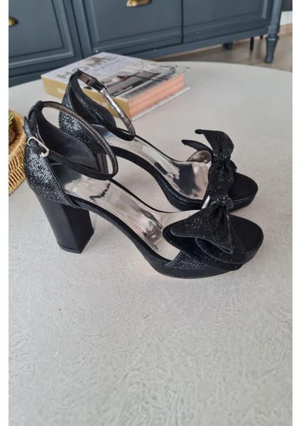 135 66109 Topukla Kadın Kalın Topuklu Taşlı Fiyonklu Abiye Ayakkabı modelleri