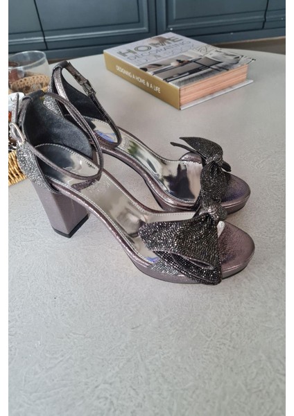 135 66109 Topukla Kadın Kalın Topuklu Taşlı Fiyonklu Abiye Ayakkabı modelleri