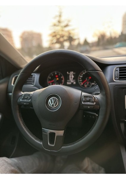 Volkswagen Jetta 2011-2014 Araca Özel Direksiyon Kılıfı (Derisi Sökülüp Yapılması Gerekiyor) fırsatları