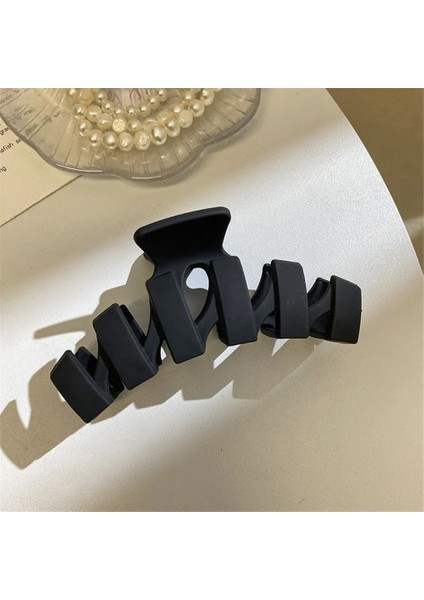 Siyah Altın Mektup Saç Tokası Kadınlar Için Tokalar Kızlar Hairgrips Pençe Geometrik Tokalarım Yengeç Kore Moda Saç Aksesuarları (Yurt Dışından) fırsatları