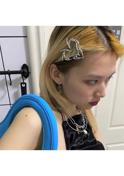 Hip Hop Metal Aşk Kalp Tokalar Kore Trendy Serin Kızlar Yan Klip Kadın Geometrik Benzersiz Tasarım Gümüş Renk Brarrettes (Yurt Dışından) fiyatları