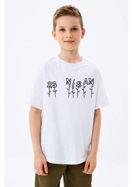 Çiçek Desenli 23 Nisan Özel Baskılı Erkek Çocuk T-Shirt