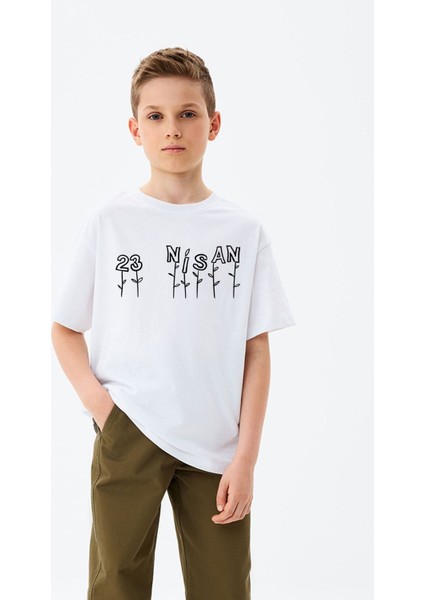 Çiçek Desenli 23 Nisan Özel Baskılı Erkek Çocuk T-Shirt fiyatları