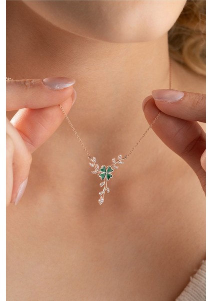 925 Ayar Gümüş Daldaki Yeşil Mineli Yonca Kolye fiyatları
