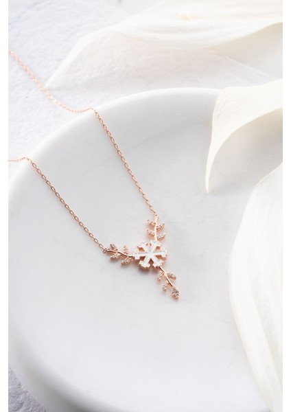 925 Ayar Gümüş Daldaki Beyaz Mineli Kartanesi Kolye modelleri