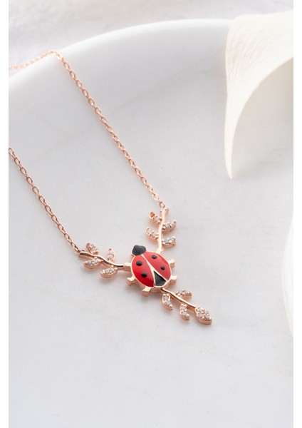 925 Ayar Gümüş Daldaki Kırmızı Mineli Uğur Böceği Kolye fırsatları