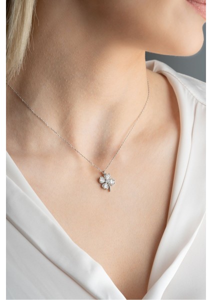 925 Ayar Gümüş Rodyumlu Beyaz Taşlı Dört Yapraklı Şans Yonca Kolye fırsatları