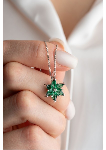 925 Ayar Gümüş Rodyumlu Yeşil Taşlı Lotus Çiçeği Kolye