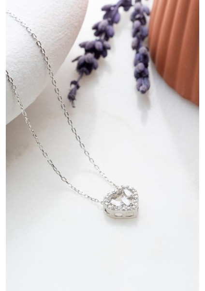 925 Ayar Gümüş Rodyumlu Baget Taşlı Kalp Kolye fiyatları