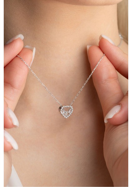 925 Ayar Gümüş Rodyumlu Baget Taşlı Kalp Kolye modelleri