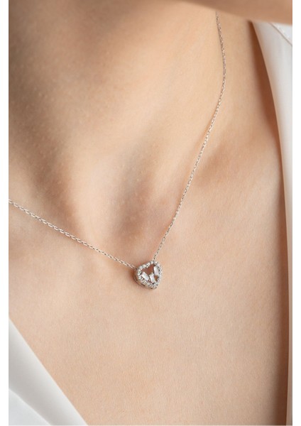 925 Ayar Gümüş Rodyumlu Baget Taşlı Kalp Kolye indirimleri