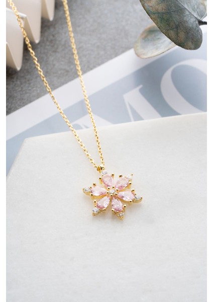 925 Ayar Gümüş Gold Kaplama Pembe Taşlı Kamelya Çiçeği Kolye