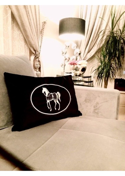 Atlı Model Nakış İşlemeli Kırlent Kılıfı Siyah - Ekru