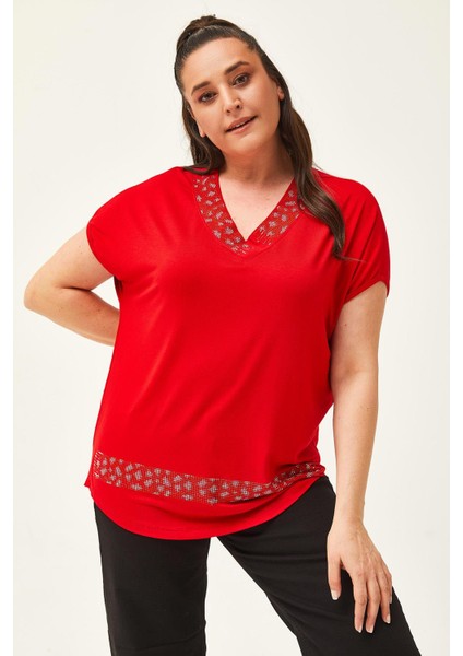 Kadın Büyük Beden Yaka ve Etek Leopar Taş Detay Kırmızı Bluz fiyatları