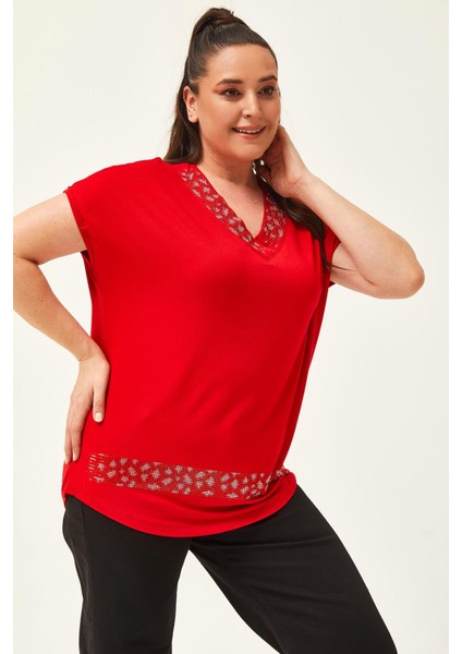 Kadın Büyük Beden Yaka ve Etek Leopar Taş Detay Kırmızı Bluz fırsatları