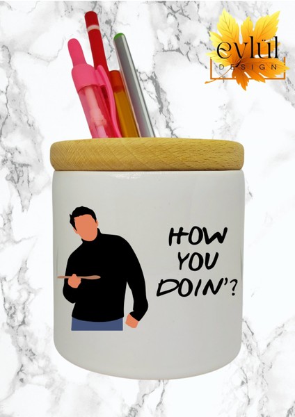 Friends How You Doin' ? Baskılı Seramik Kalemlik Ahşap Detaylı Kalem Kutusu Doğum Günü Hediyesi