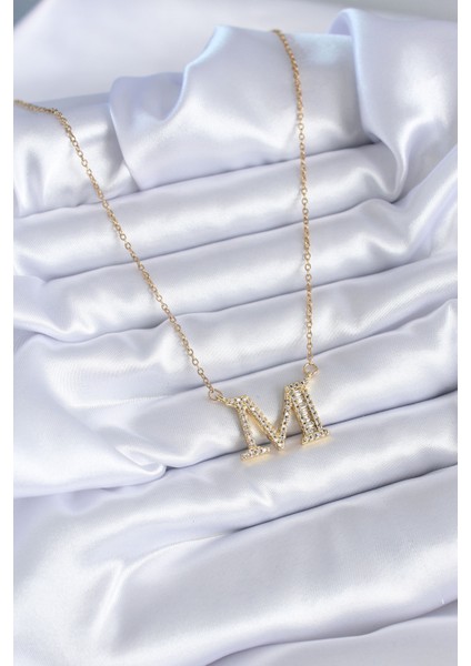316L Çelik Gold Renk M Harf Model Zirkon Taşlı Kadın Kolye - TJ-BKO7705