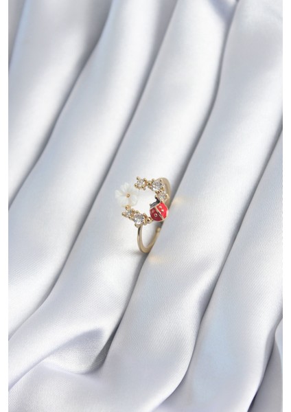 Pirinç Gold Renk Zirkon Taş Çiçek Uğur Böceği Detay Kadın Yüzük - TJ-BYK2890