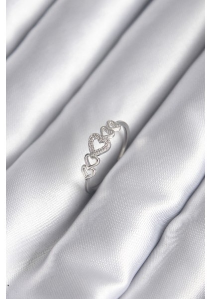 Pirinç Gümüş Renk Zirkon Taş Detay Kalp Model Kadın Yüzük - TJ-BYK2971