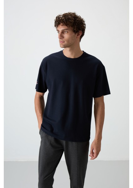 Lacivert Pamuklu Kalın Yüzeyi Dokulu Oversize Fit Baskılı Erkek T-Shirt - 88369