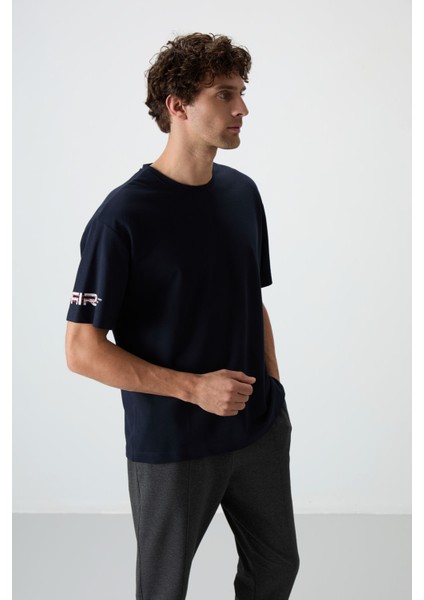 Lacivert Pamuklu Kalın Yüzeyi Dokulu Oversize Fit Baskılı Erkek T-Shirt - 88369