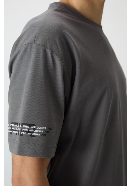 Koyu Gri Pamuklu Kalın Yüzeyi Dokulu Oversize Fit Baskılı Erkek T-Shirt - 88369