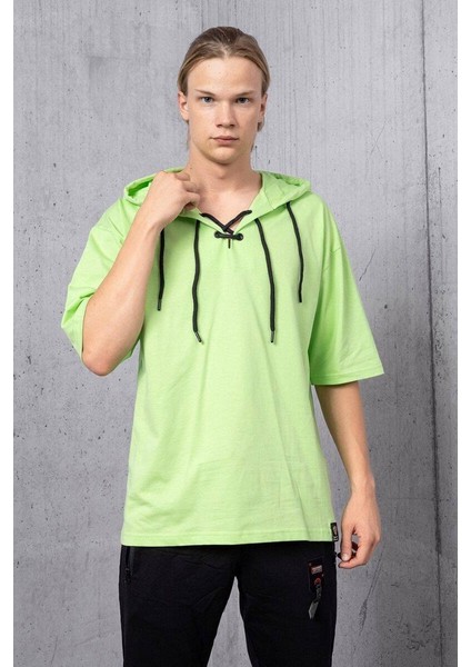 Yeşil Çapraz Bağcık Yaka Detay Kapüşonlu T-Shirt fiyatları