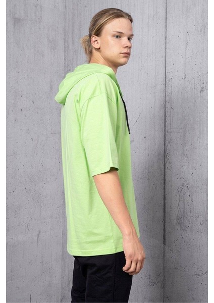 Yeşil Çapraz Bağcık Yaka Detay Kapüşonlu T-Shirt modelleri