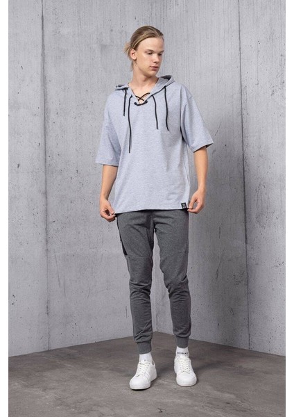 Gri Çapraz Bağcık Yaka Detay Kapüşonlu T-Shirt fırsatları