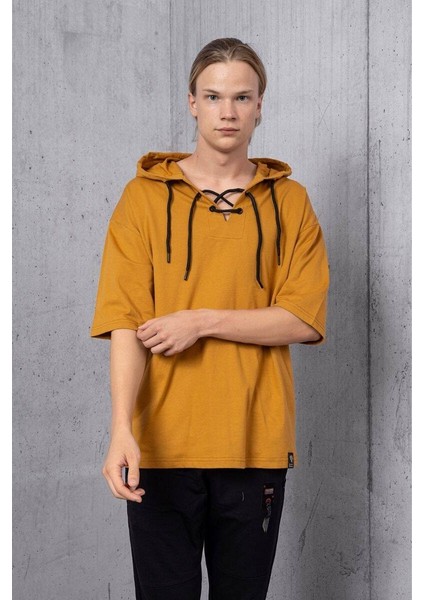 Hardal Çapraz Bağcık Yaka Detay Kapüşonlu T-Shirt fiyatları