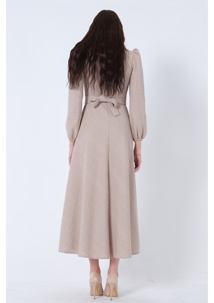 Bej Tüvid Kumaş Çiçek Detaylı Kolları Lastikli Seyyar Kuşaklı Elbise 4593267.55 modelleri