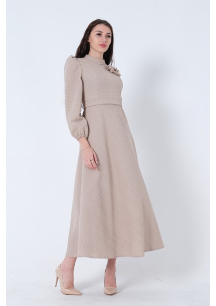 Bej Tüvid Kumaş Çiçek Detaylı Kolları Lastikli Seyyar Kuşaklı Elbise 4593267.55 fırsatları
