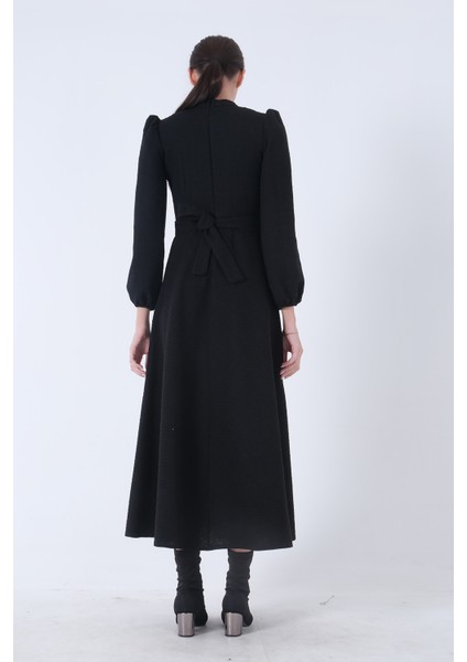 Siyah Tüvid Kumaş Çiçek Detaylı Kolları Lastikli Seyyar Kuşaklı Elbise 4593267.01 indirimleri