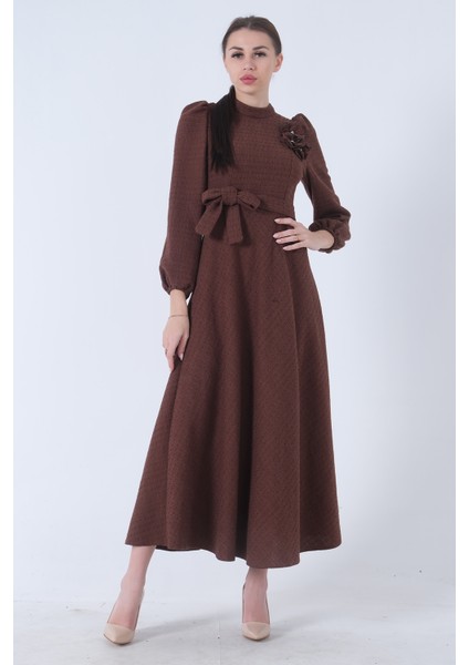 Kahve Tüvid Kumaş Çiçek Detaylı Kolları Lastikli Seyyar Kuşaklı Elbise 4593267.05