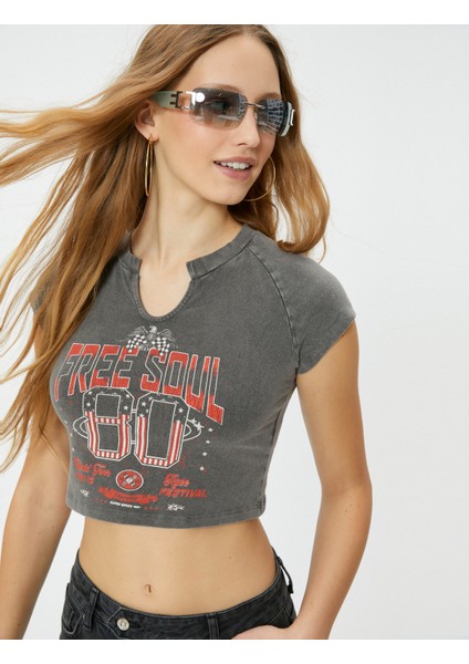 Crop Baskılı Tişört Soluk Efektli V Yaka Kısa Kollu Pamuklu Slim Fit