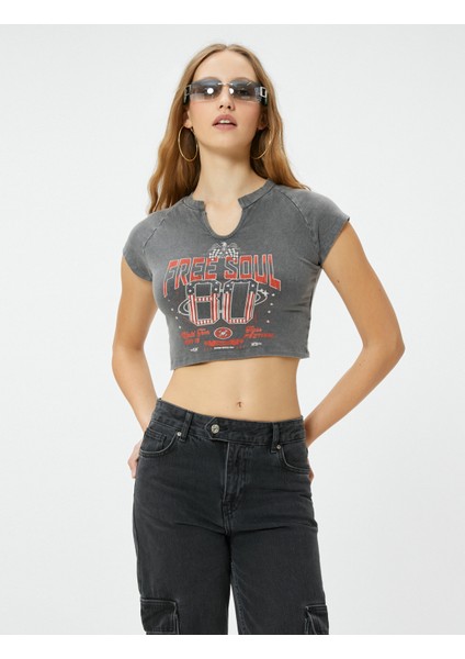 Crop Baskılı Tişört Soluk Efektli V Yaka Kısa Kollu Pamuklu Slim Fit fiyatları