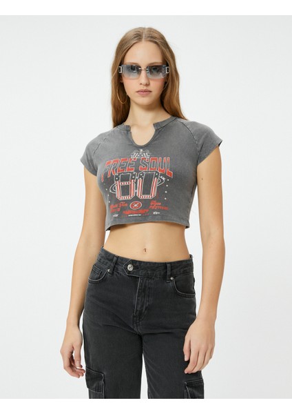 Crop Baskılı Tişört Soluk Efektli V Yaka Kısa Kollu Pamuklu Slim Fit modelleri