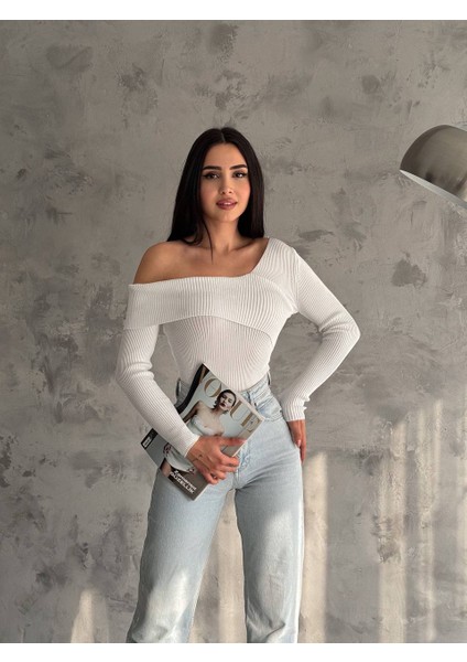 Fitilli Madonna Yaka Detaylı Uzun Kollu Bluz