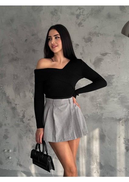 Fitilli Madonna Yaka Detaylı Uzun Kollu Bluz fırsatları