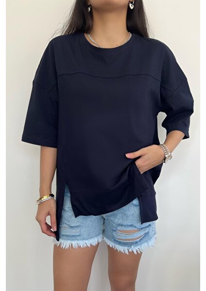 Eteği Yırtmaç Detaylı Oversize Parçalı T-Shirt Lacivert