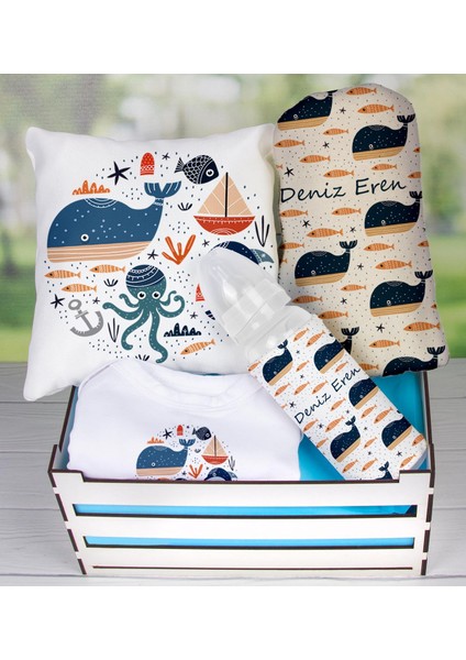 Ahşap Sandıkta Kişiye Özel Zıbın Biberon Yastık ve Battaniye Bebek Hediye Seti 109704