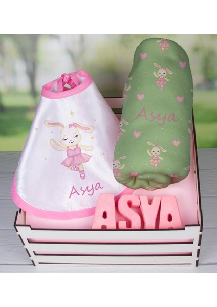 Ahşap Sandıkta Kişiye Özel Önlük Battaniye ve Taş Isimlik Bebek Hediye Seti 109724