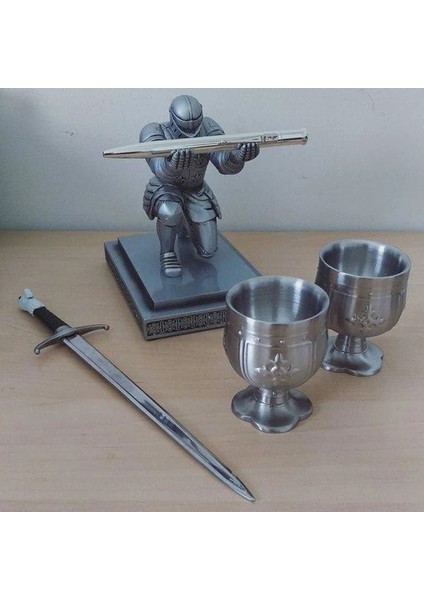 Gümüş Tarzı Ofis Aksesuarı Organizatör Kalem Standı Kalem Tutucu Yönetici Şövalye Kalem Tutucu Şövalye Diz Çökmüş Kalem Tutucu Ofis Masası Organizatör (Yurt Dışından) modelleri