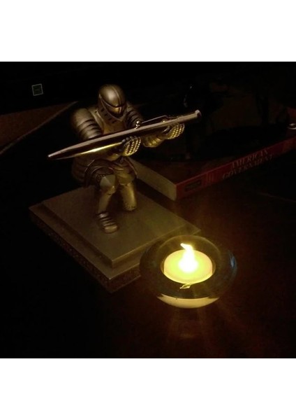 Gümüş Tarzı Ofis Aksesuarı Organizatör Kalem Standı Kalem Tutucu Yönetici Şövalye Kalem Tutucu Şövalye Diz Çökmüş Kalem Tutucu Ofis Masası Organizatör (Yurt Dışından) fırsatları