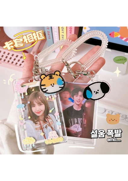 No.7 Tarzı Şeffaf Akrilik Fotocard Tutucu 4 Inç Kpop Albümü Fotocard Kawaii Otobüs Kartı Kimlik Tutucu Kolye Keychaool Kırtasiye (Yurt Dışından) fiyatları