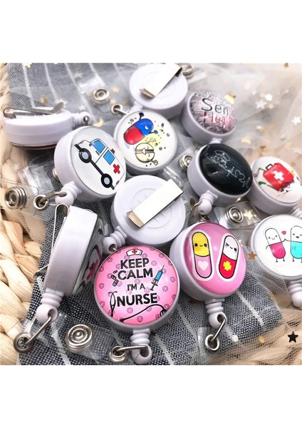 No.14 Tarzı Yeni Tasarım Geri Çekilebilir Hemşire Rozeti Makara Klip Sevimli Karikatür Eczacı Kalp Stetoskop Doktor Öğrenci Ic Kımlık Kartı Rozet Tutucu (Yurt Dışından) modelleri